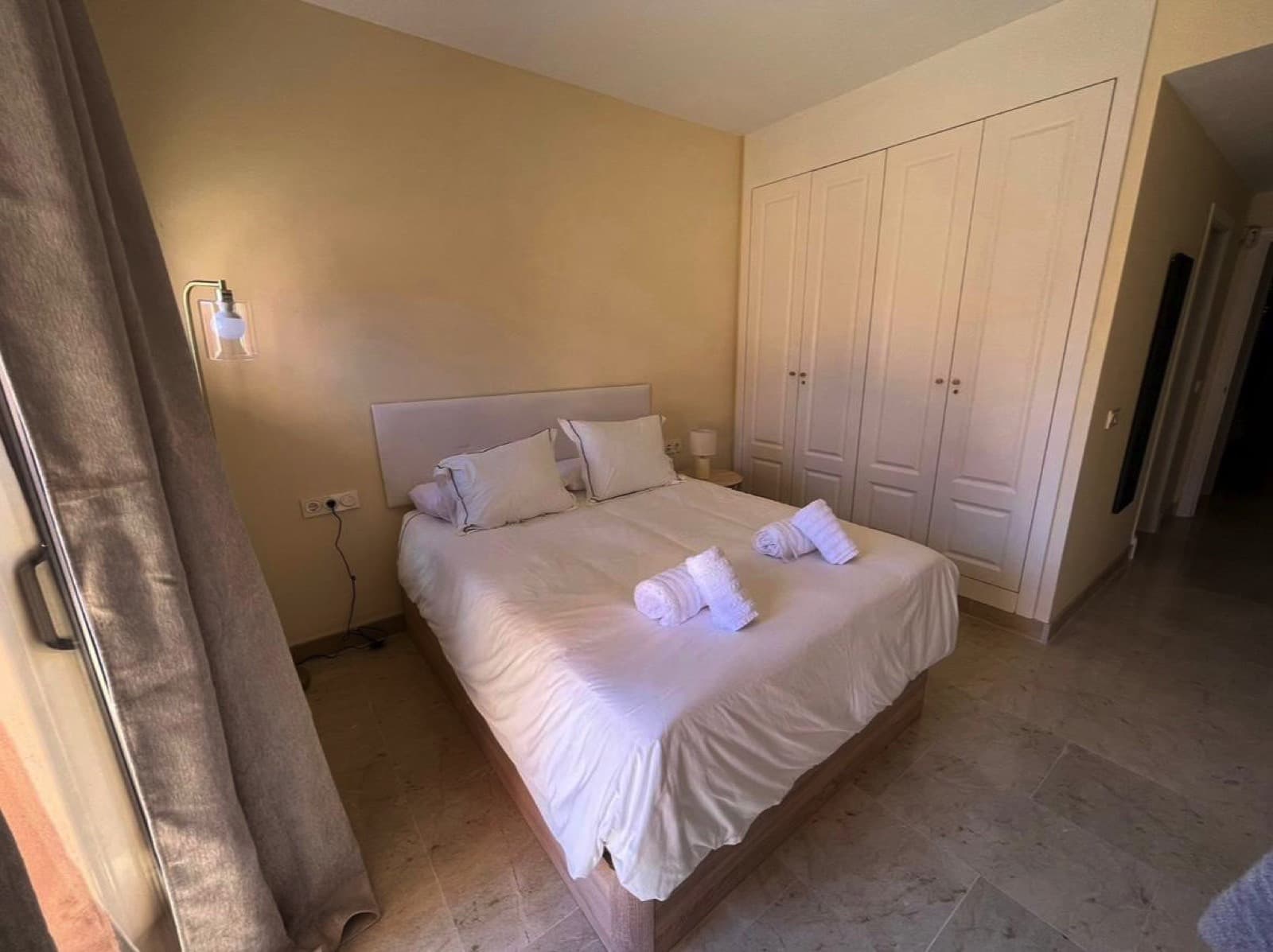 Semi-Furnished Apartment in the Exclusive Urb. Coto Real