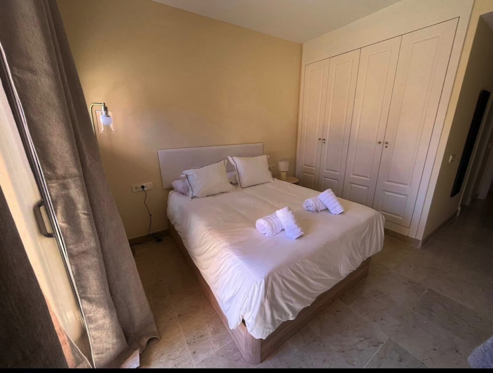 Semi-Furnished Apartment in the Exclusive Urb. Coto Real