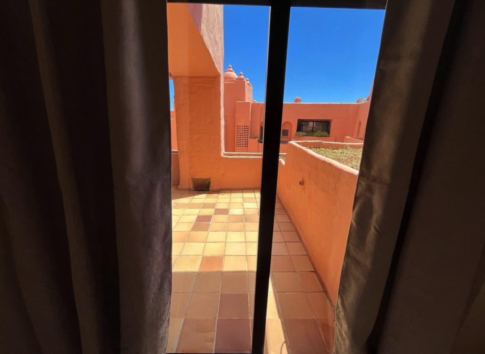 Semi-Furnished Apartment in the Exclusive Urb. Coto Real