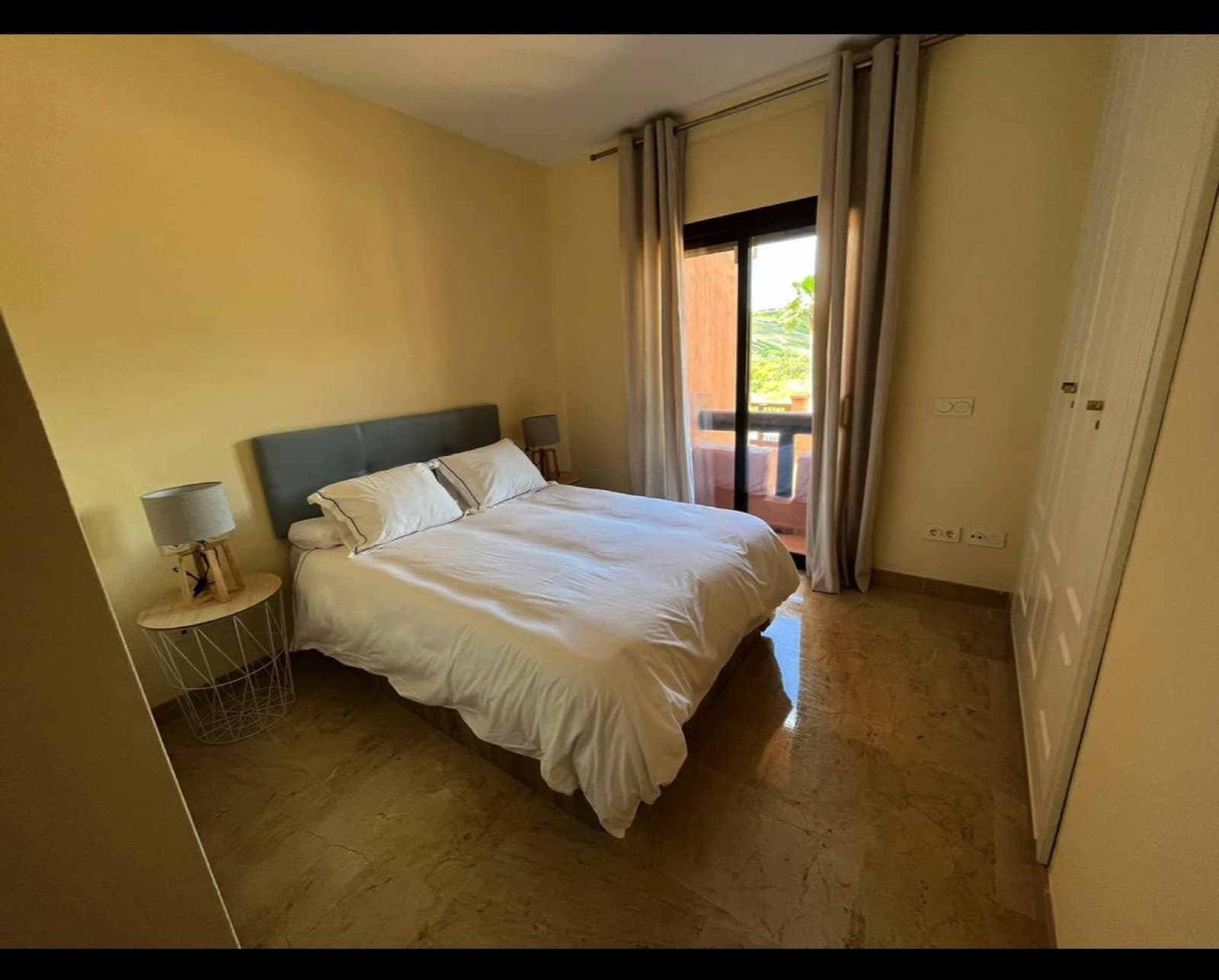 Semi-Furnished Apartment in the Exclusive Urb. Coto Real