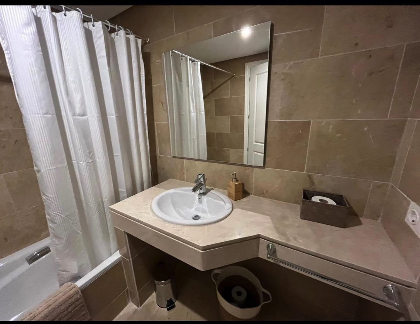 Semi-Furnished Apartment in the Exclusive Urb. Coto Real