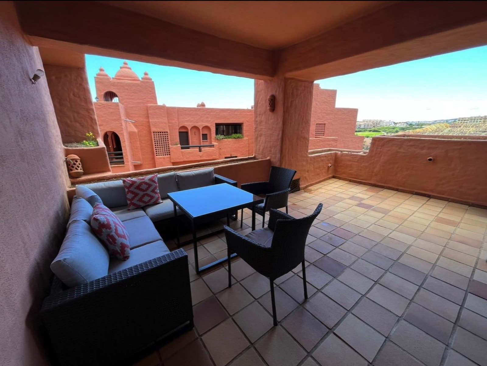 Semi-Furnished Apartment in the Exclusive Urb. Coto Real