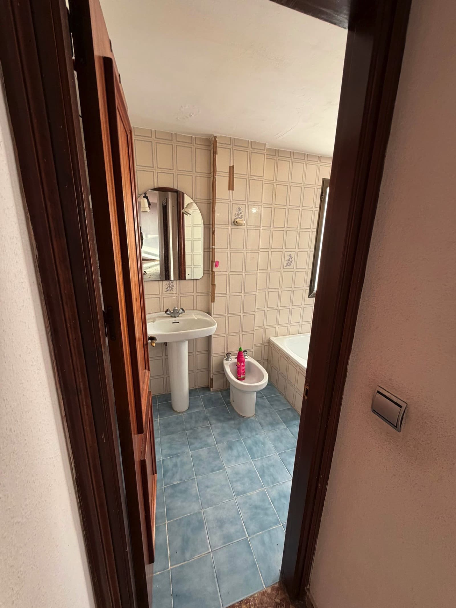 Bright and Spacious Apartment with Sea Views in a Prime Central Location