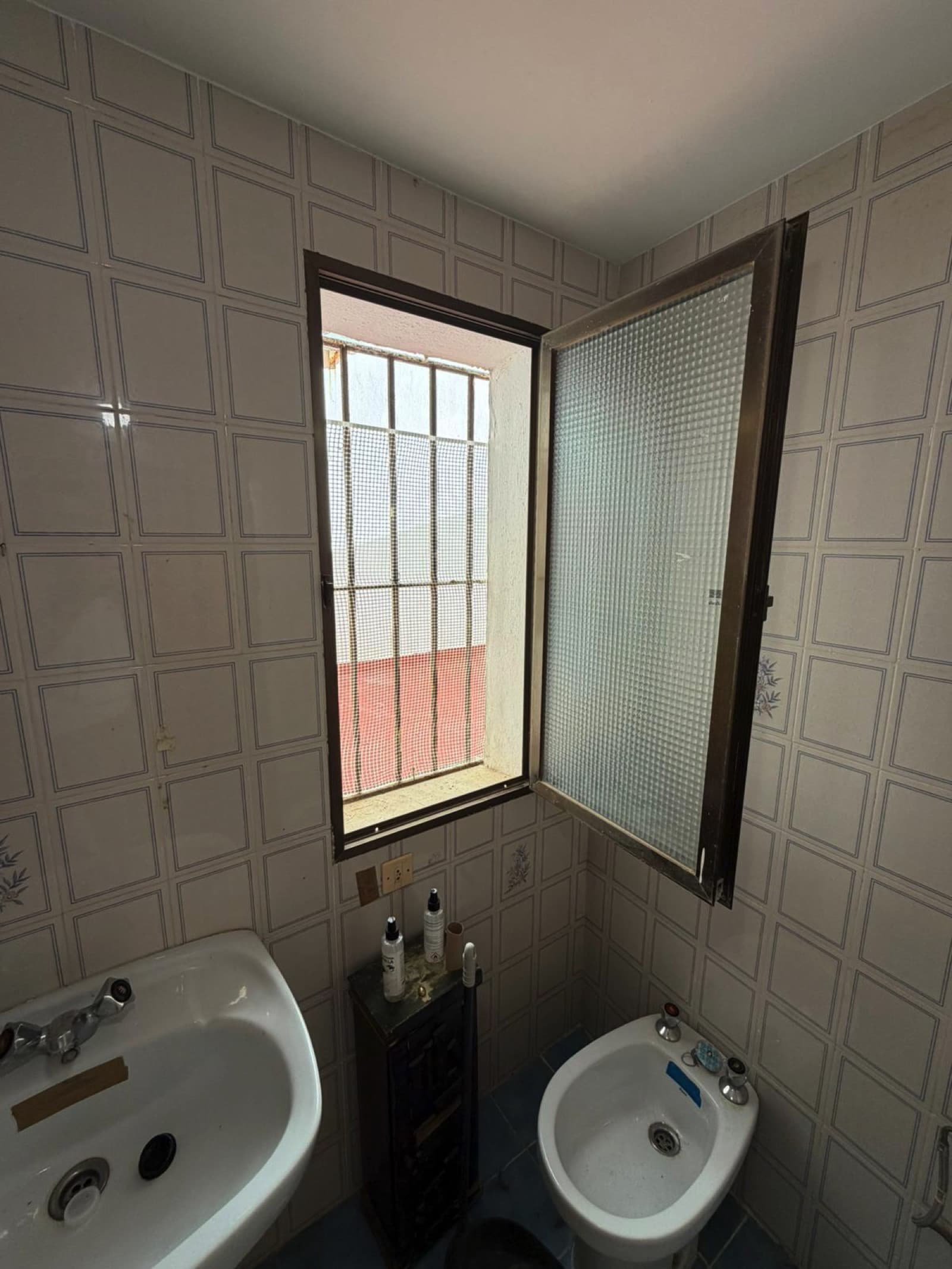 Bright and Spacious Apartment with Sea Views in a Prime Central Location