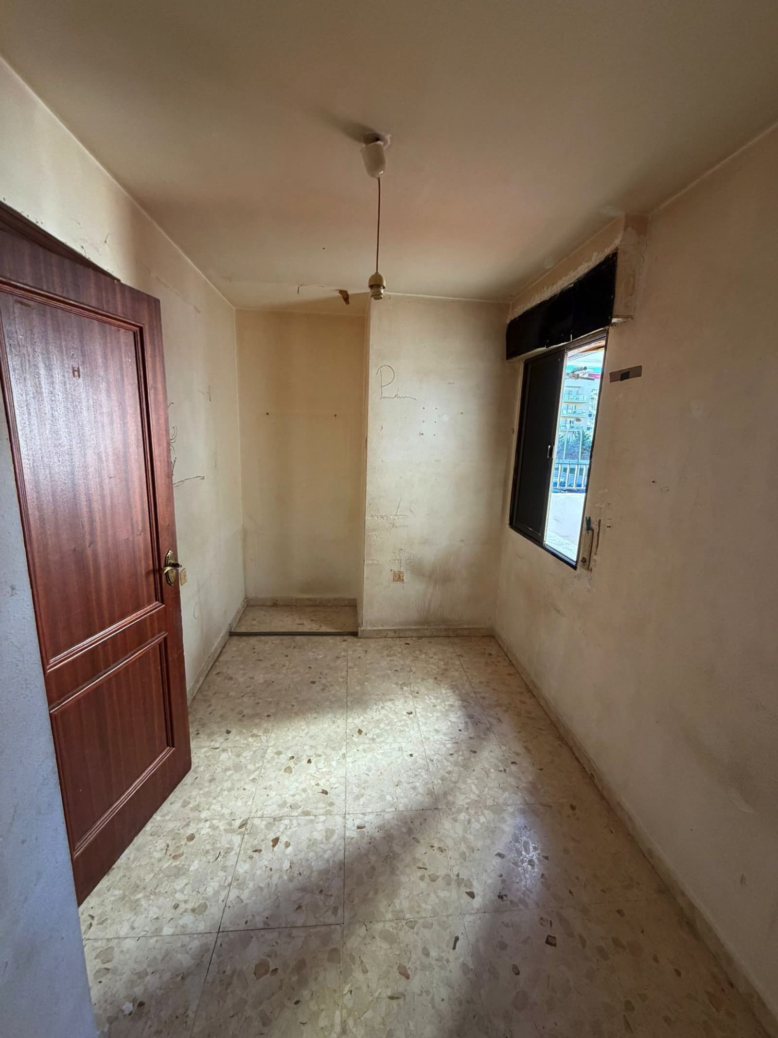 Bright and Spacious Apartment with Sea Views in a Prime Central Location