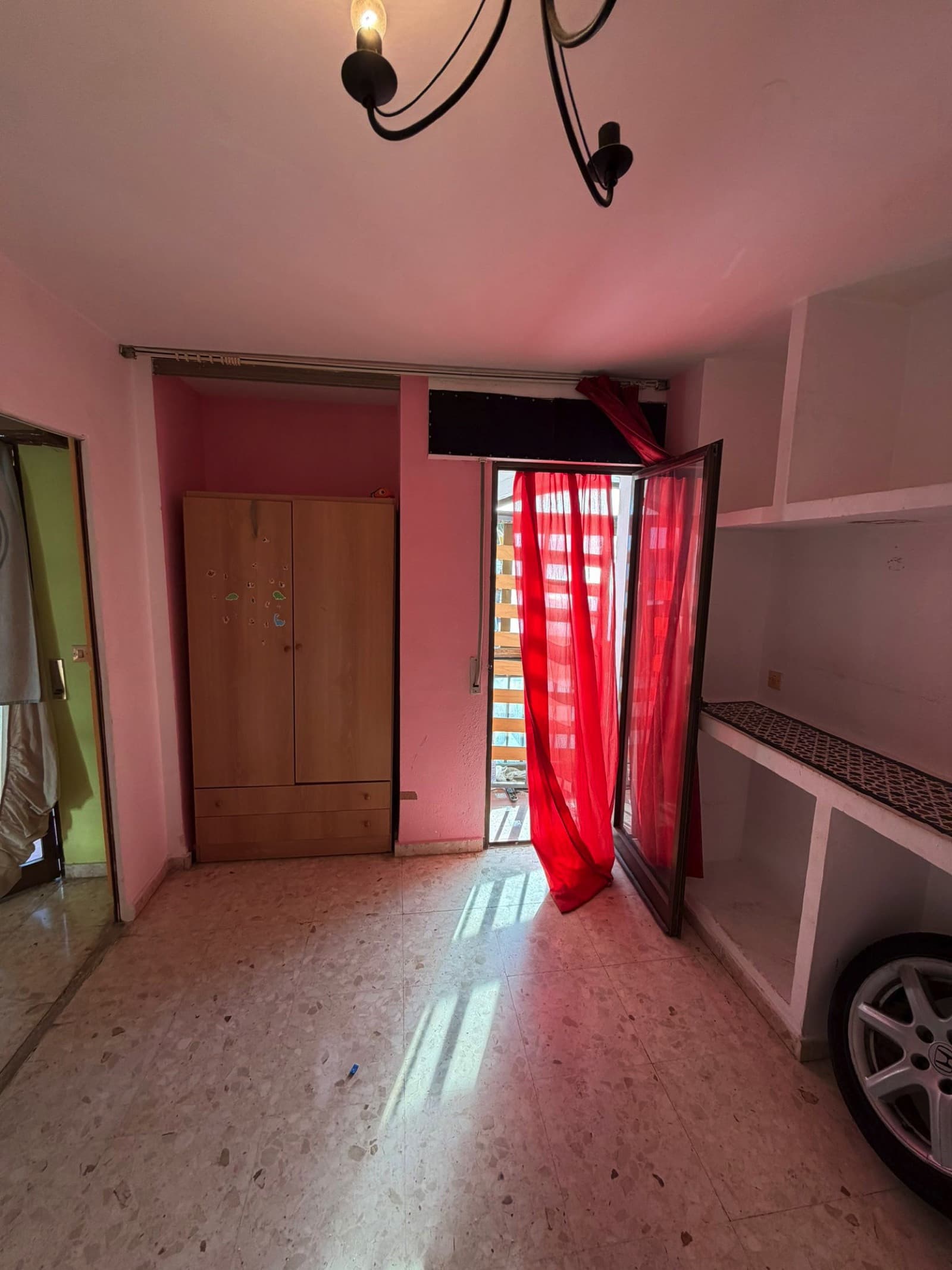 Bright and Spacious Apartment with Sea Views in a Prime Central Location