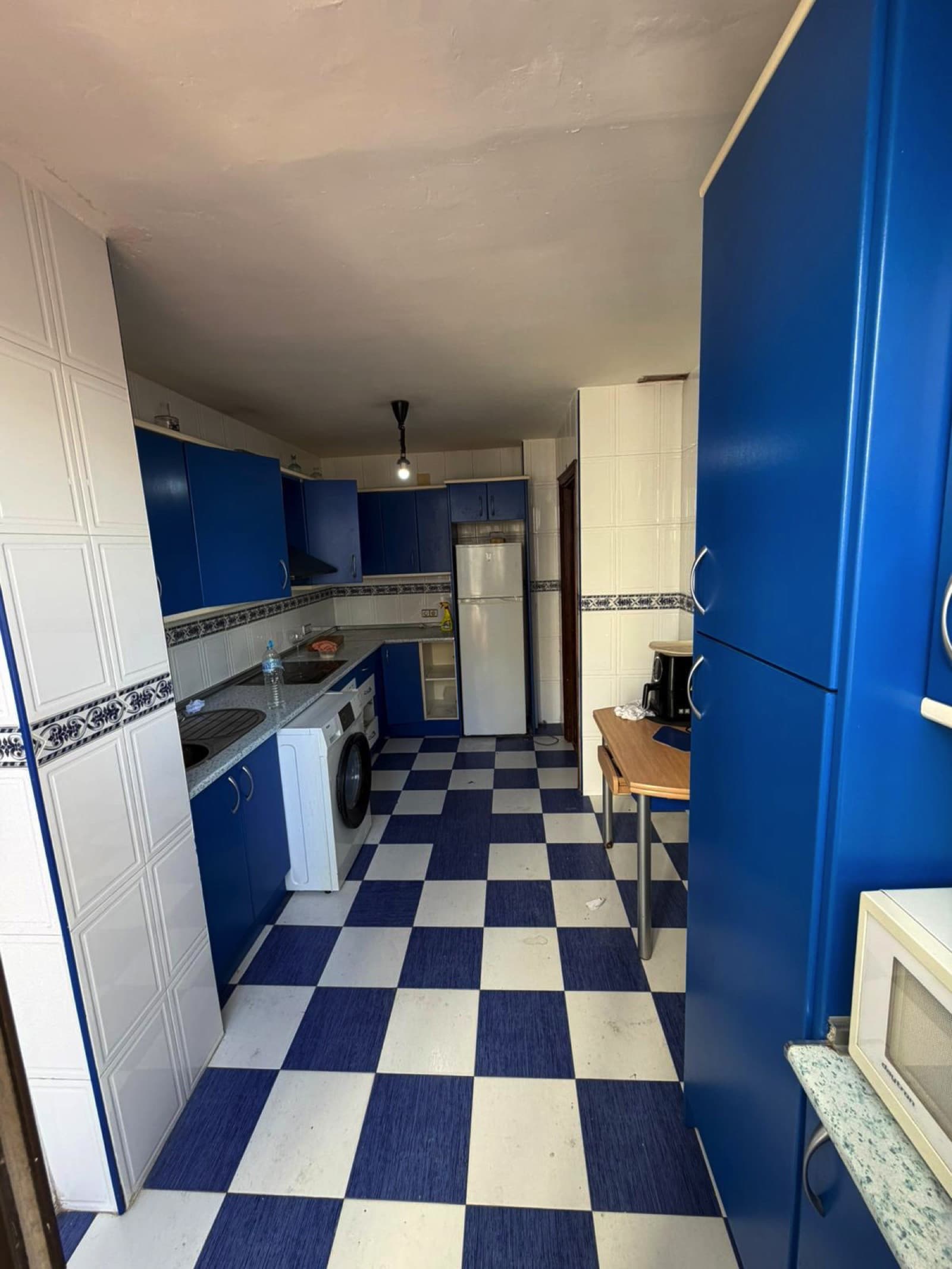 Bright and Spacious Apartment with Sea Views in a Prime Central Location