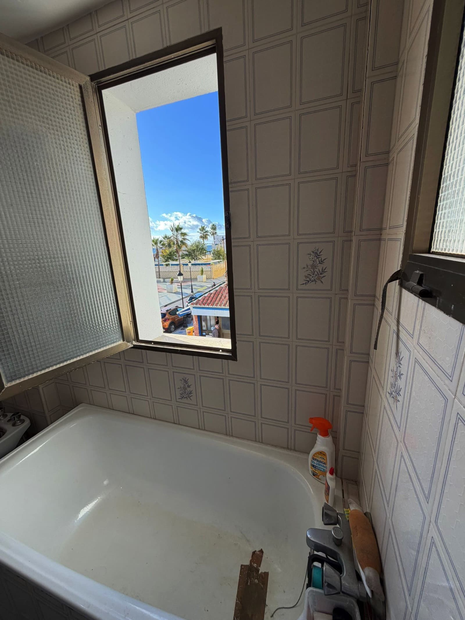 Bright and Spacious Apartment with Sea Views in a Prime Central Location