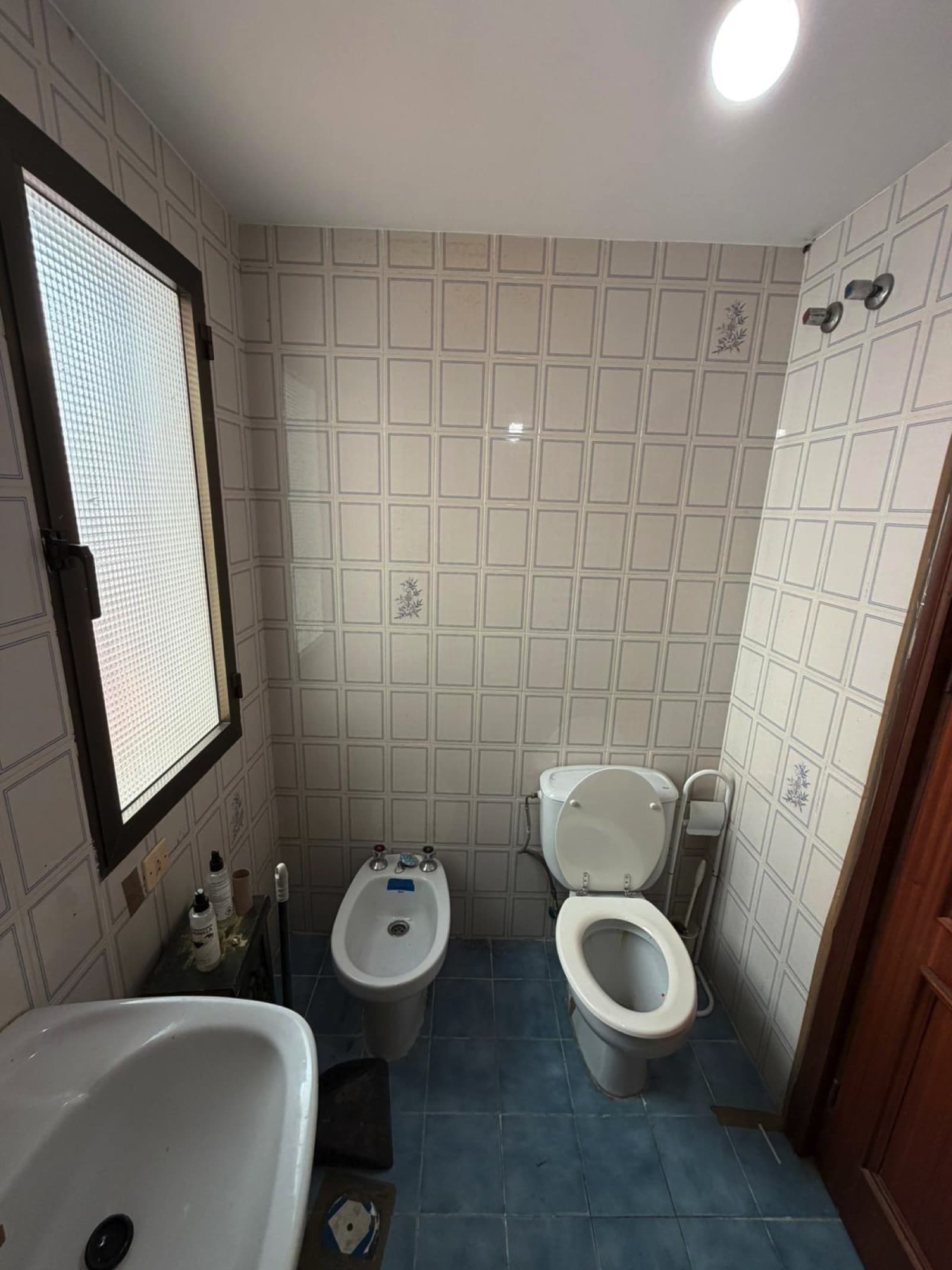Bright and Spacious Apartment with Sea Views in a Prime Central Location