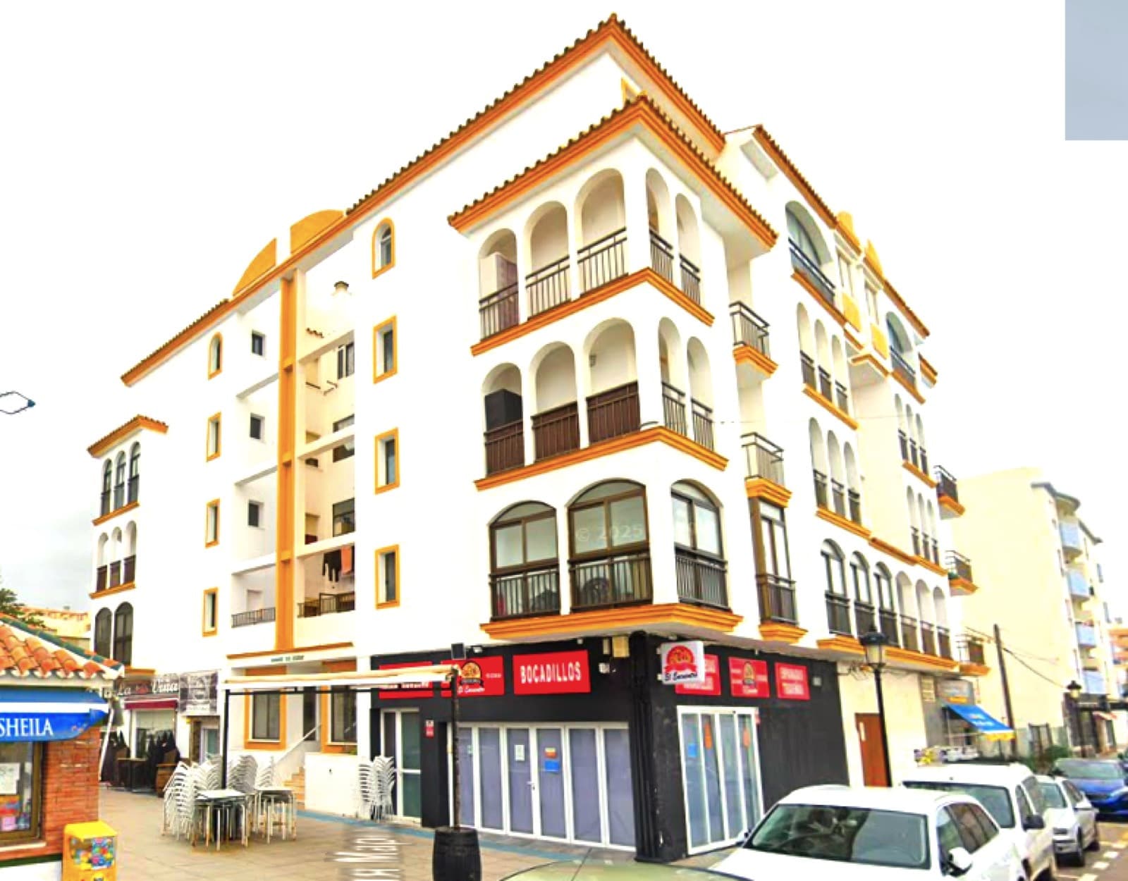 Luminoso y Espacioso Apartamento con Vistas al Mar en Ubicación Prime Central