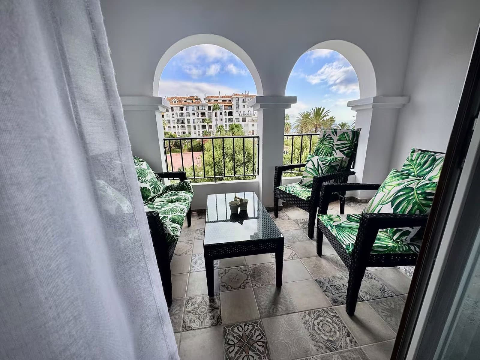 Apartamento Reformado en Primera Línea de Playa con Vistas al Mar en Puerto de la Duquesa
