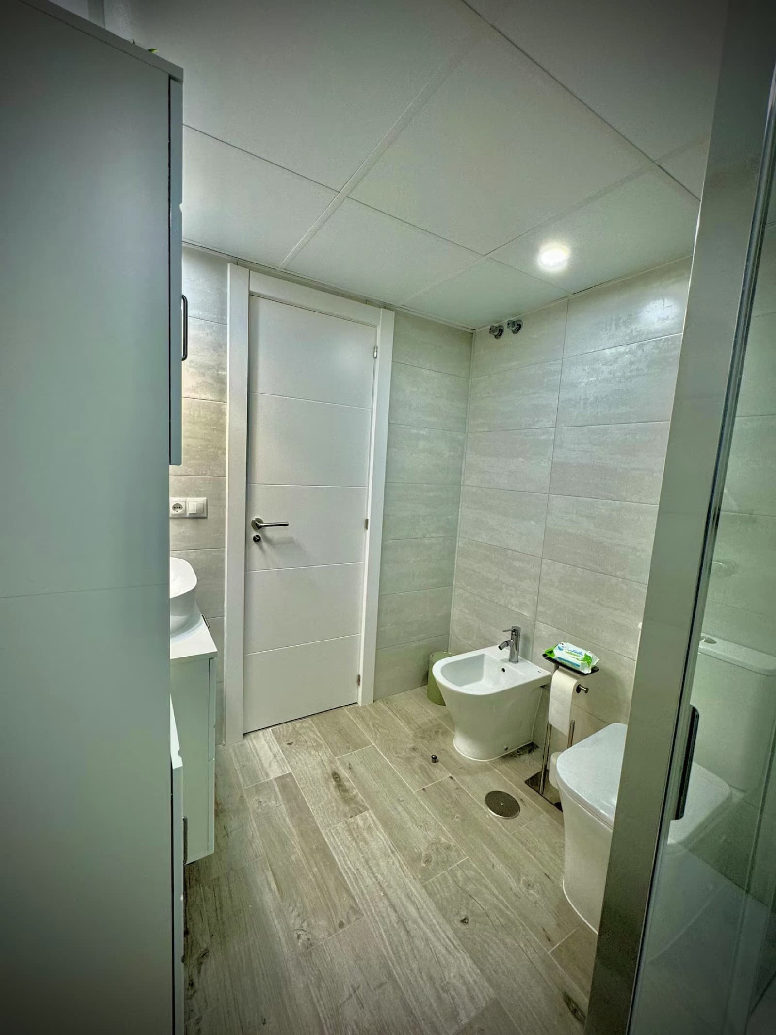 Apartamento Reformado en Primera Línea de Playa con Vistas al Mar en Puerto de la Duquesa