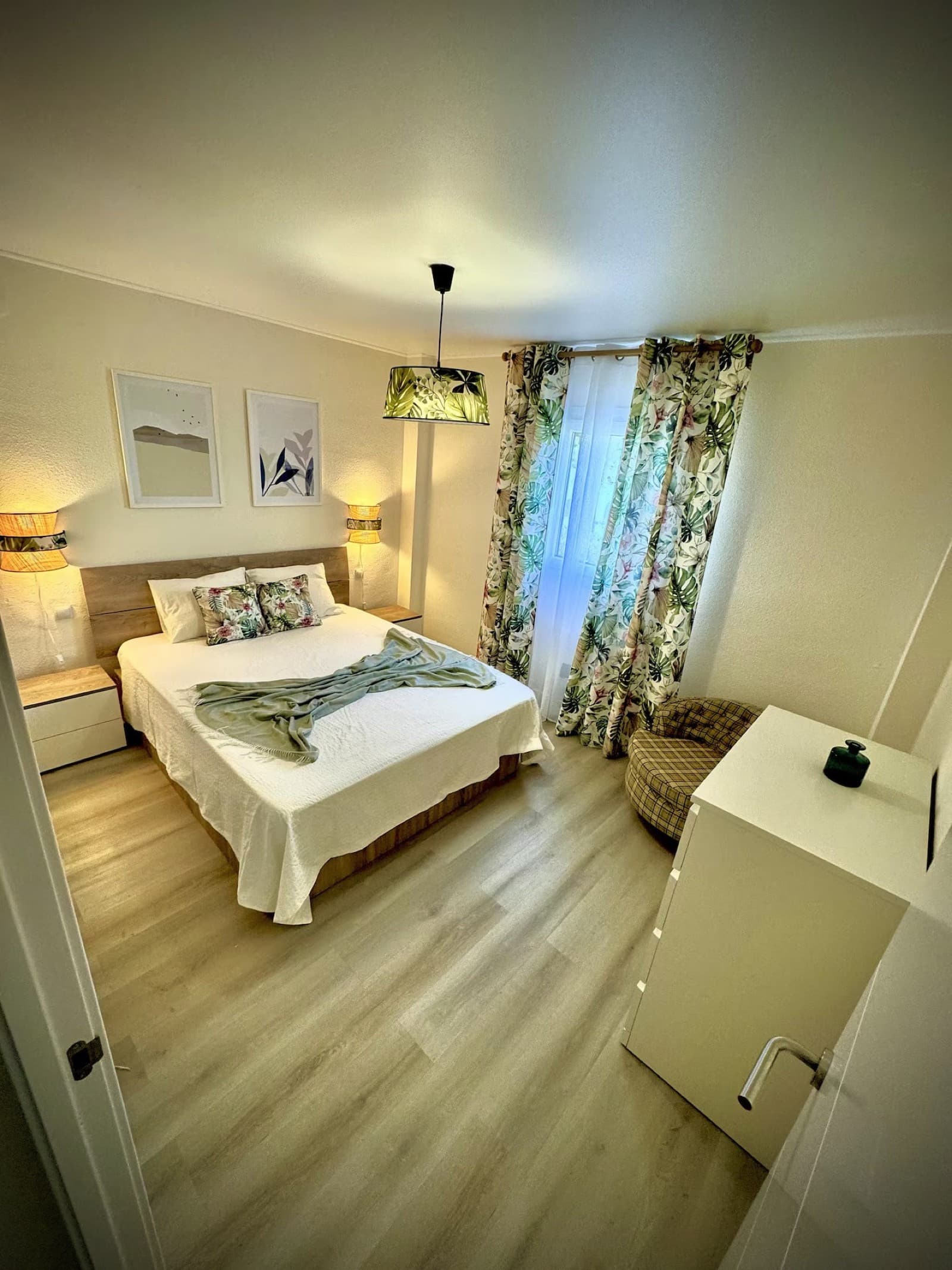 Apartamento Reformado en Primera Línea de Playa con Vistas al Mar en Puerto de la Duquesa