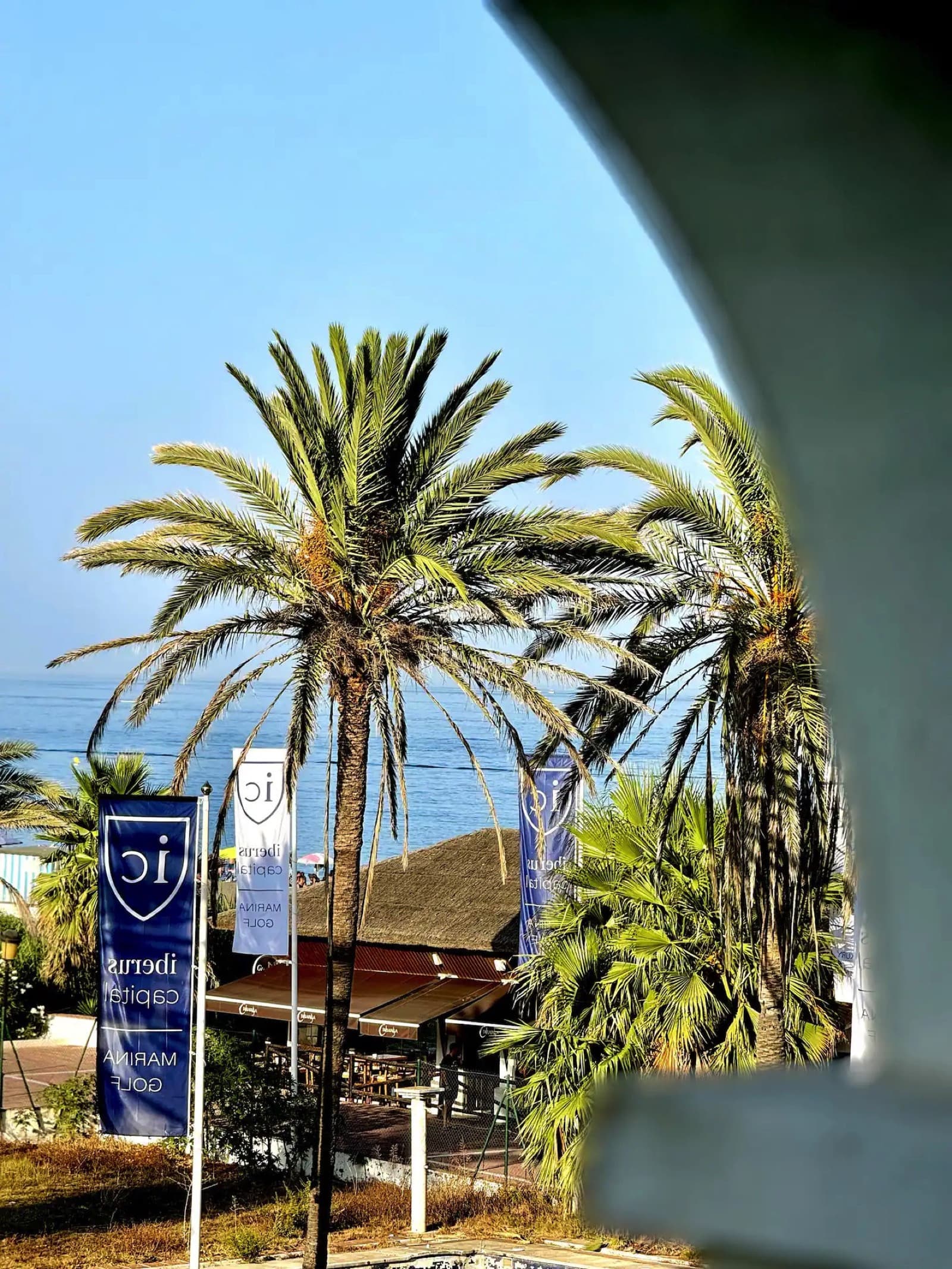 Apartamento Reformado en Primera Línea de Playa con Vistas al Mar en Puerto de la Duquesa