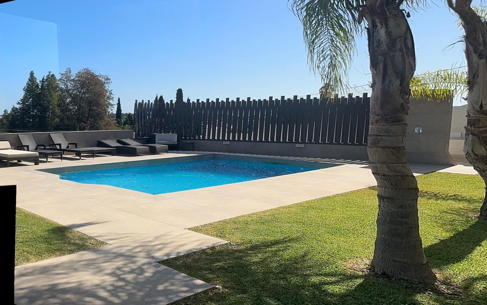Charming Detached Villa with Expansion Potential and Stunning La Concha Views
