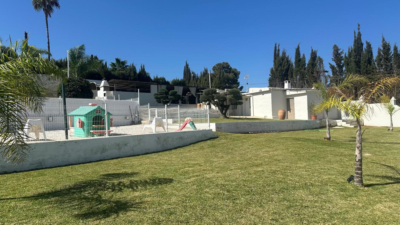 Charming Detached Villa with Expansion Potential and Stunning La Concha Views