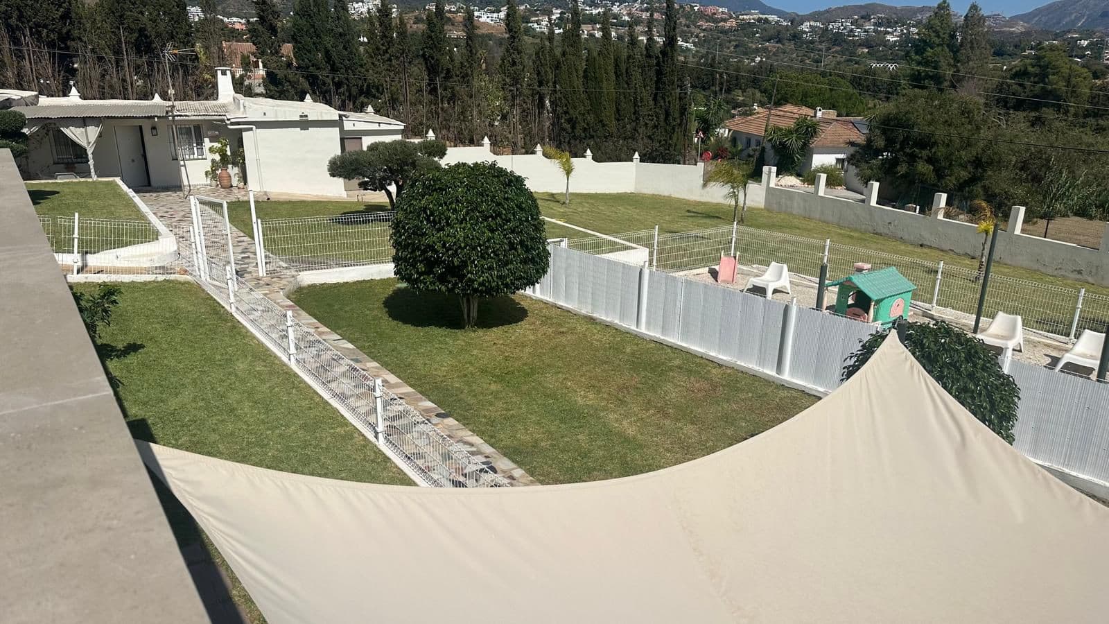 Charming Detached Villa with Expansion Potential and Stunning La Concha Views
