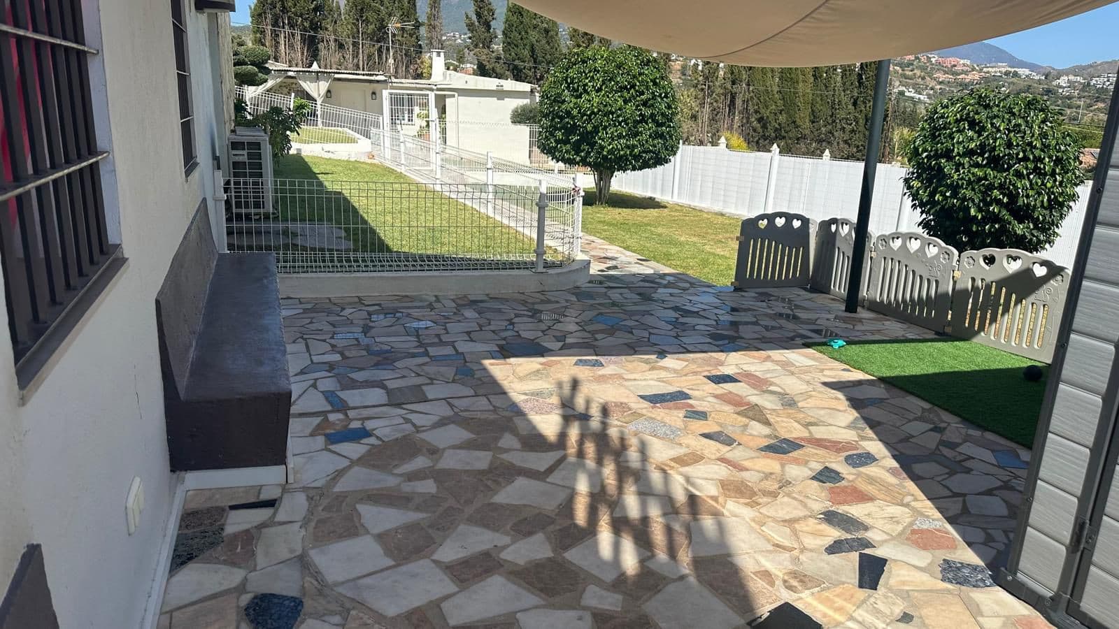 Charming Detached Villa with Expansion Potential and Stunning La Concha Views