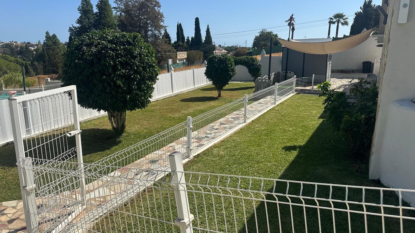 Charming Detached Villa with Expansion Potential and Stunning La Concha Views