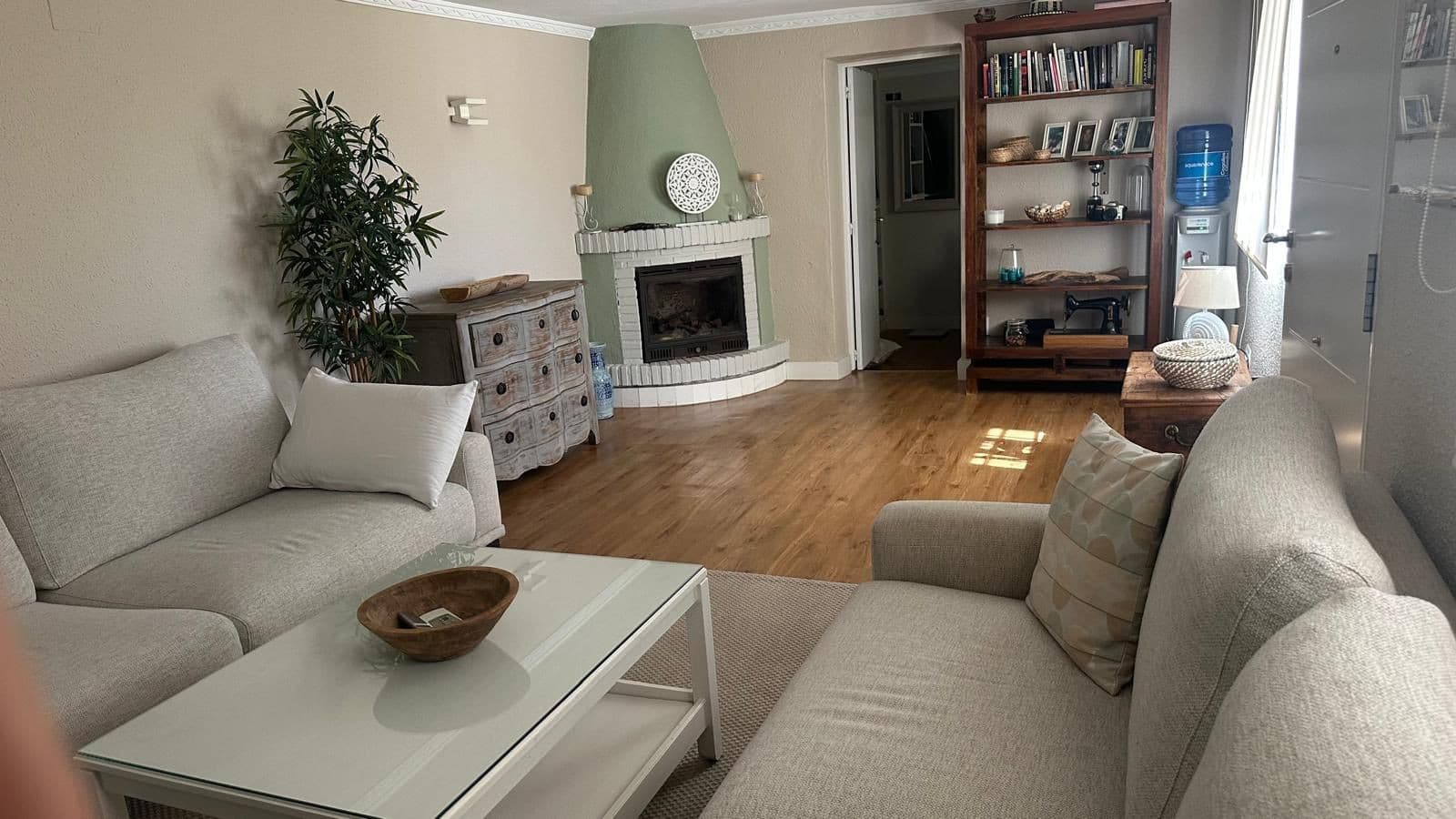 Charming Detached Villa with Expansion Potential and Stunning La Concha Views