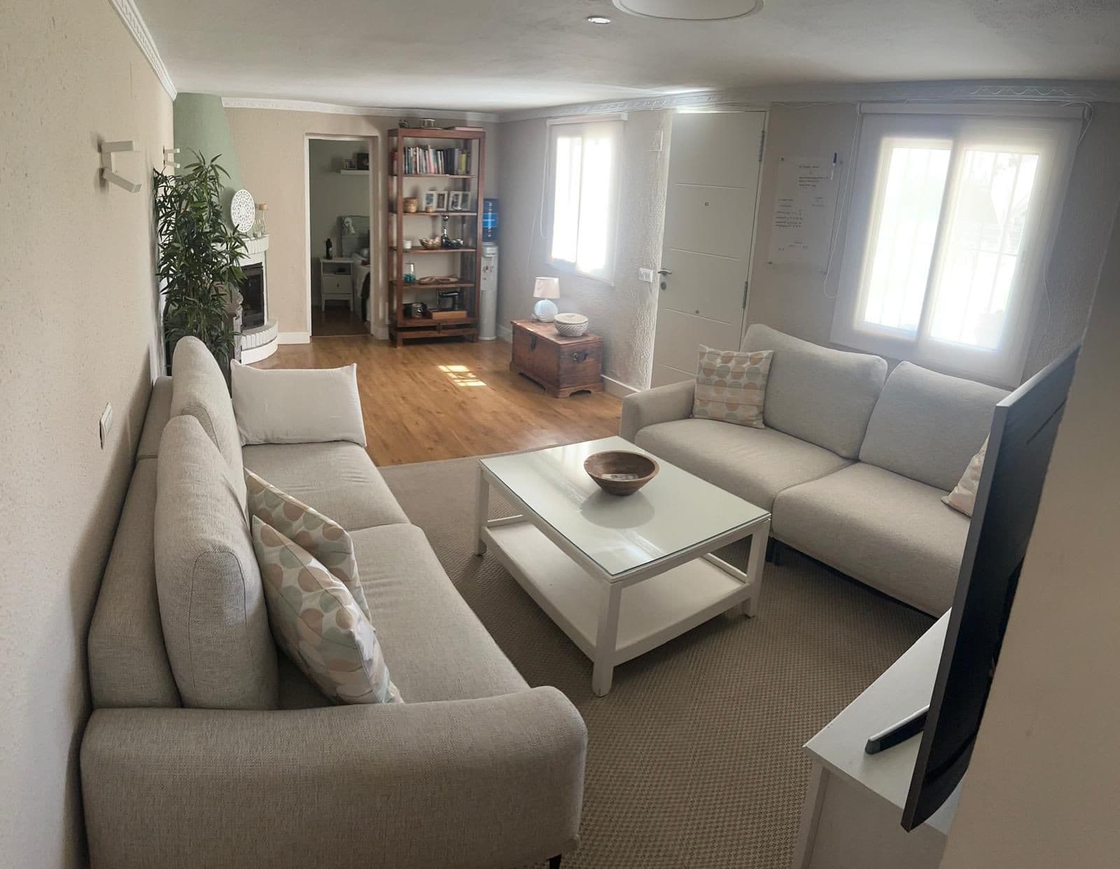 Charming Detached Villa with Expansion Potential and Stunning La Concha Views