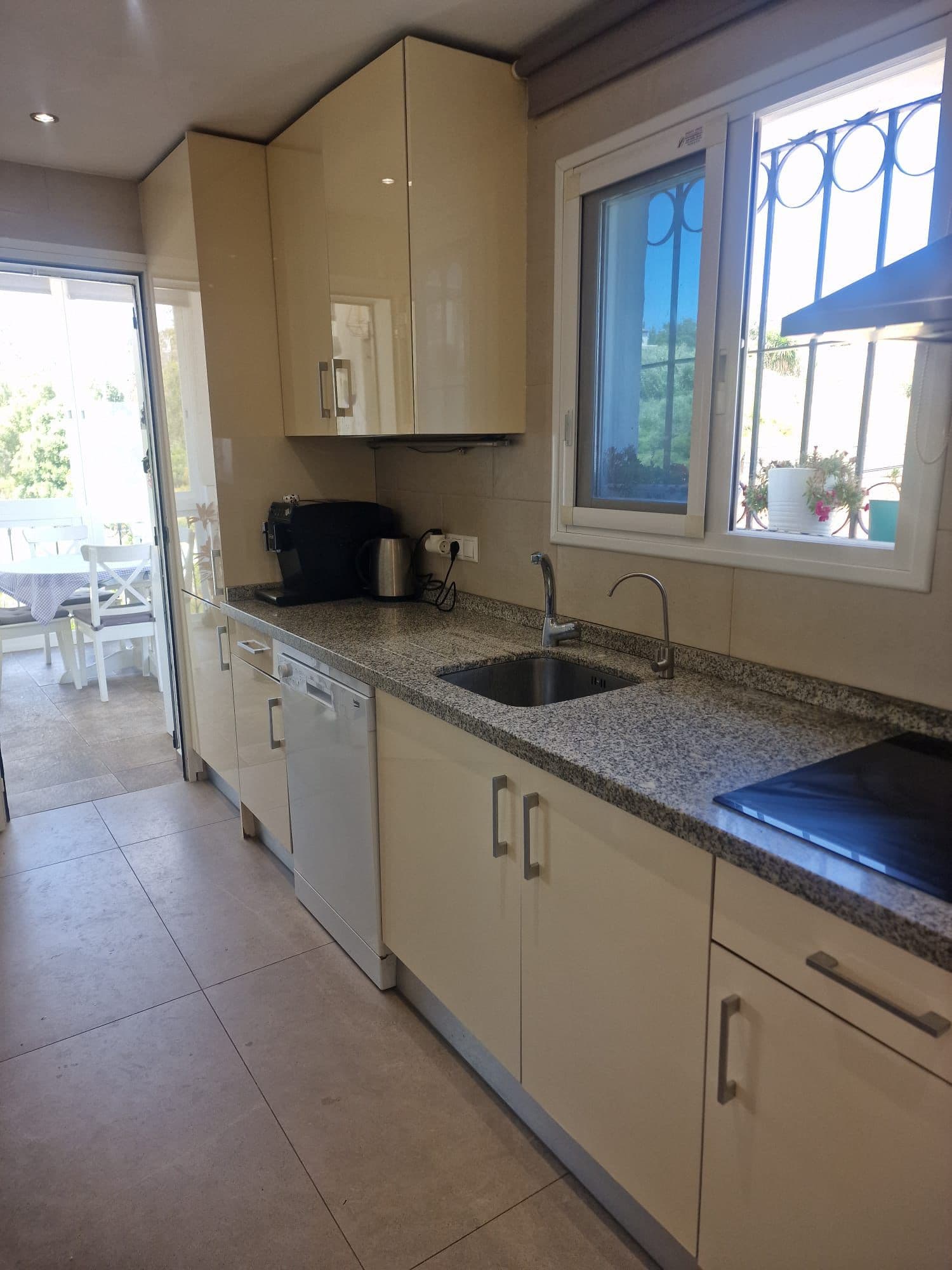 Cosy Furnished Townhouse in Las Lomas