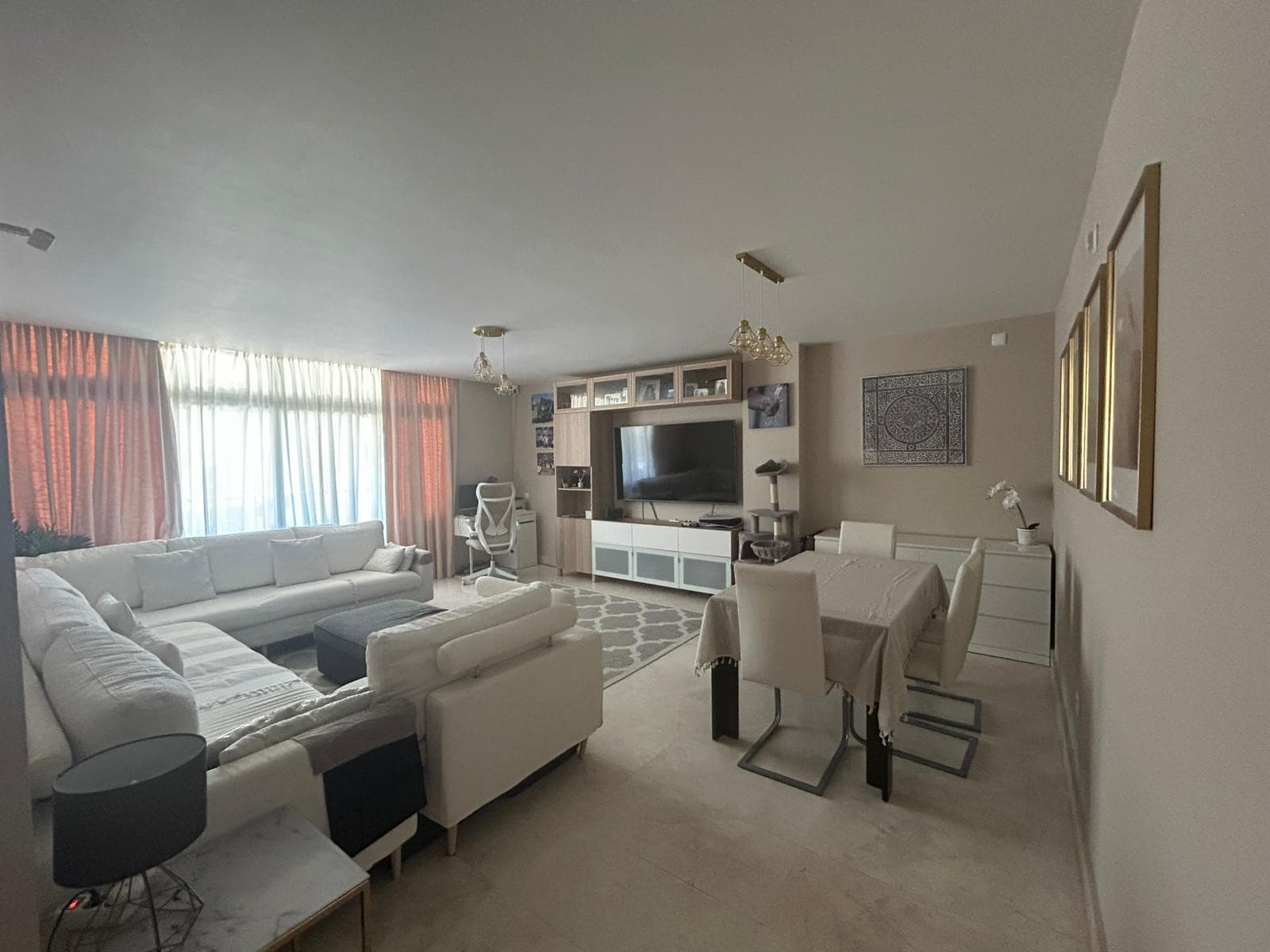 Espectacular Piso de 3 Dormitorios con Terraza de 30 m², Suelo Radiante y Domótica