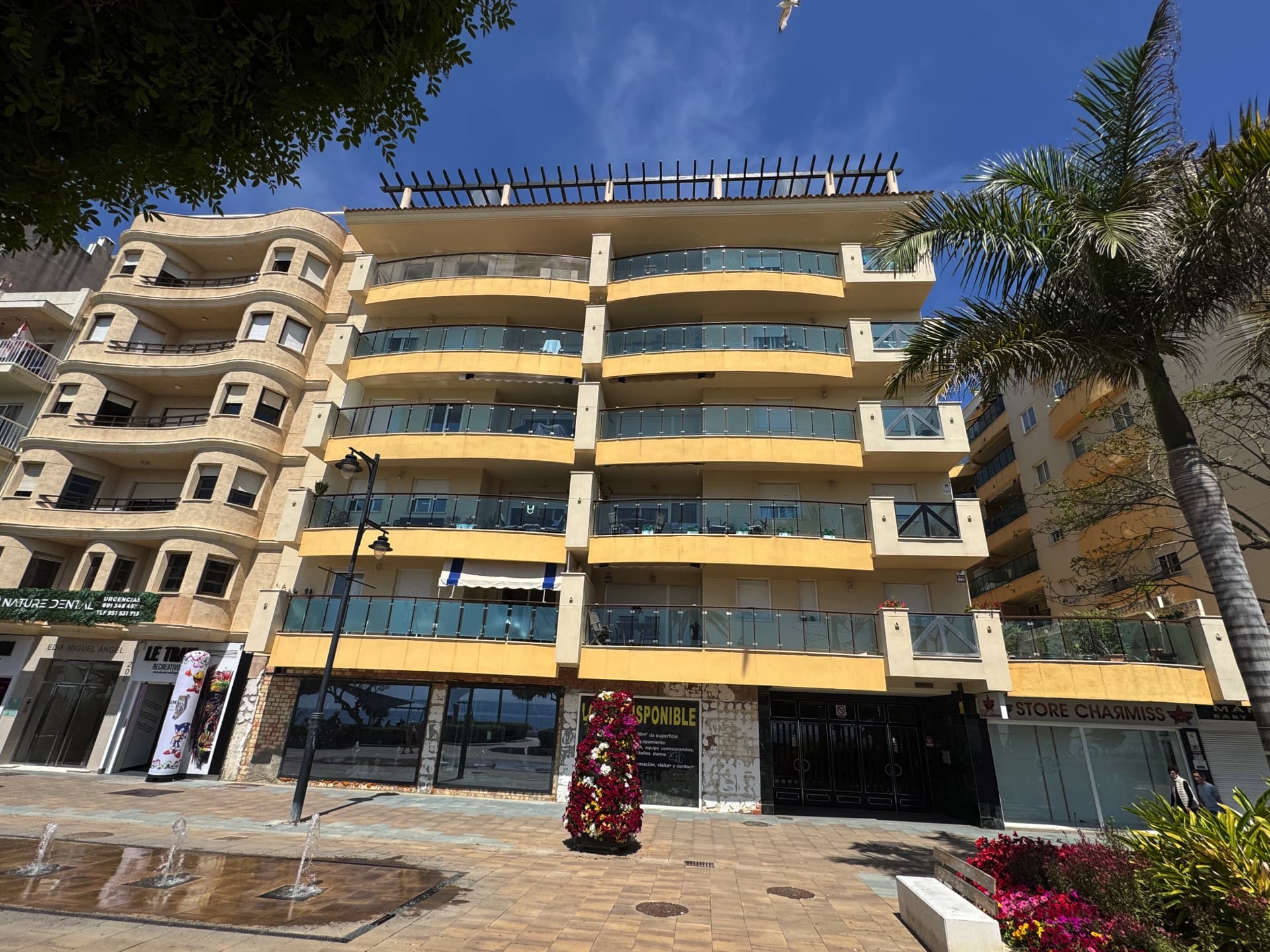 Beachfront 1-Bedroom Apartment with Reform Project