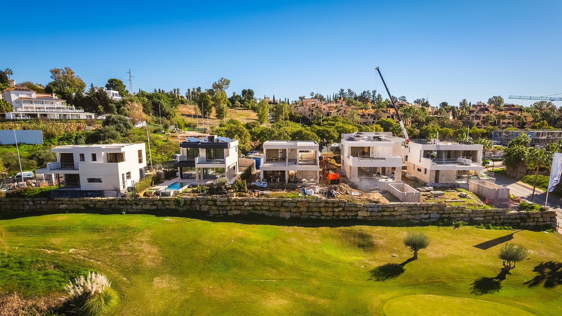 Moderna villa sobre plano junto al campo de golf El Campanario, en la Nueva Milla de Oro