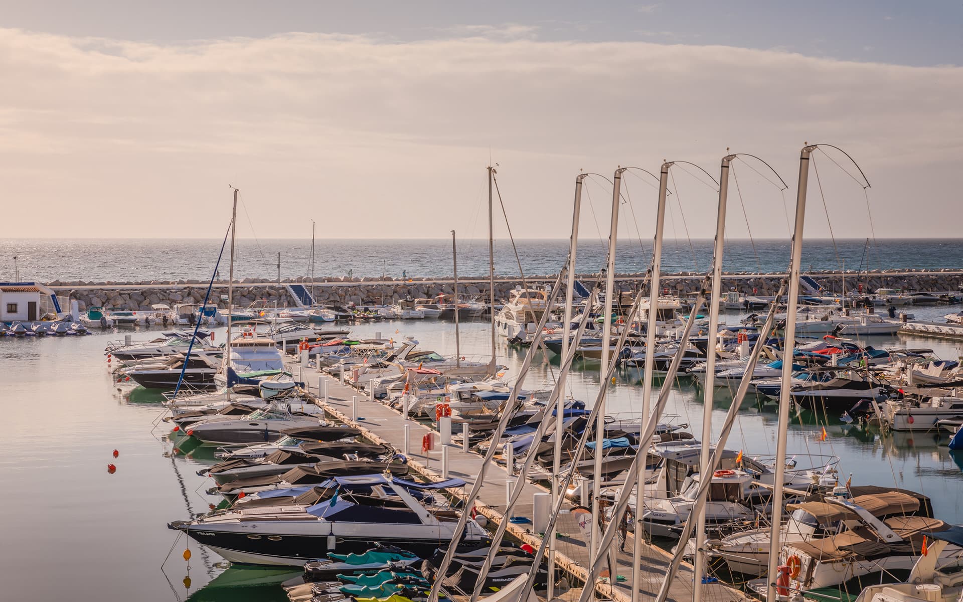 Bright and spacious fully renovated frontline duplex penthouse with panoramic views over the marina