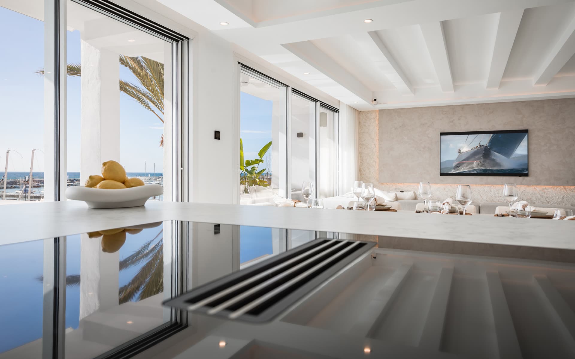 Bright and spacious fully renovated frontline duplex penthouse with panoramic views over the marina