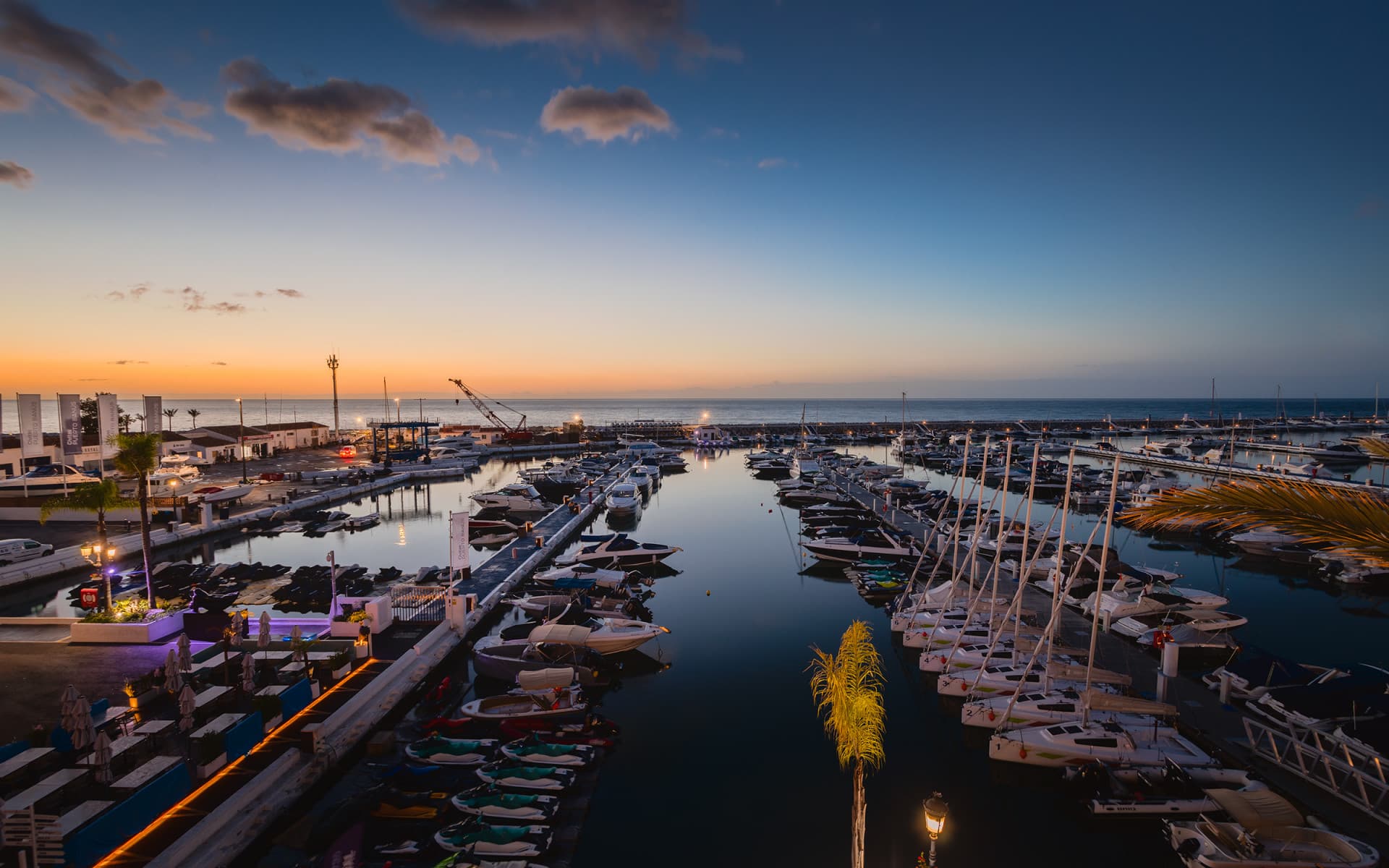 Bright and spacious fully renovated frontline duplex penthouse with panoramic views over the marina