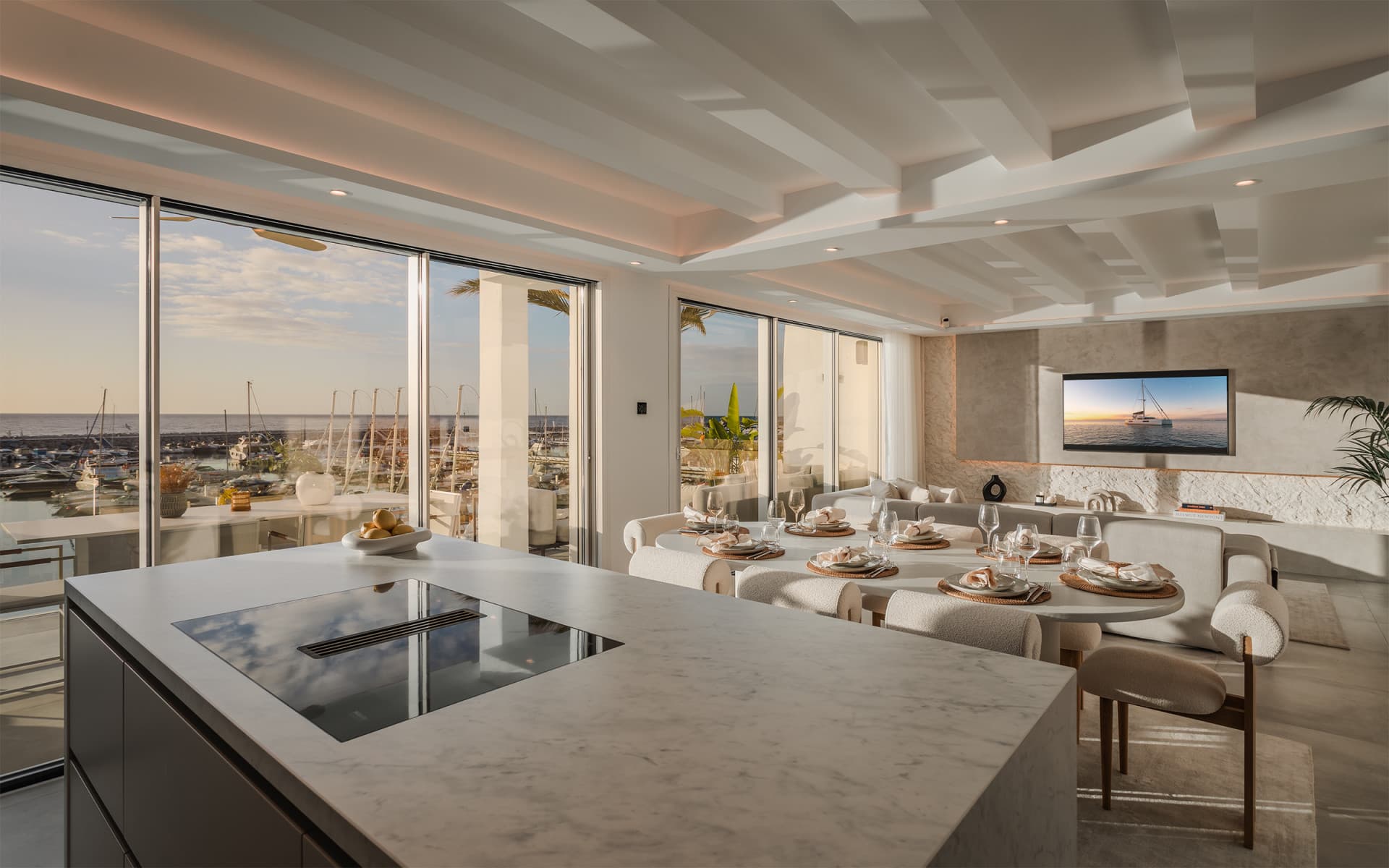 Bright and spacious fully renovated frontline duplex penthouse with panoramic views over the marina