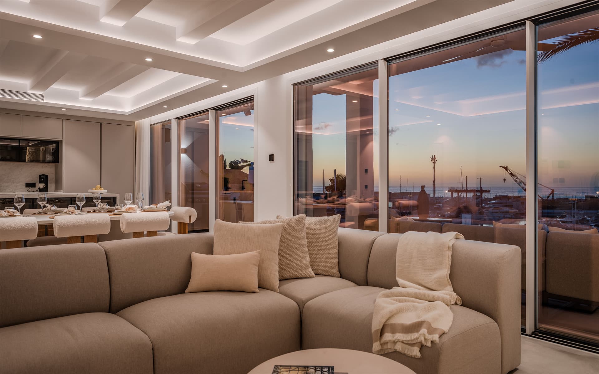 Bright and spacious fully renovated frontline duplex penthouse with panoramic views over the marina