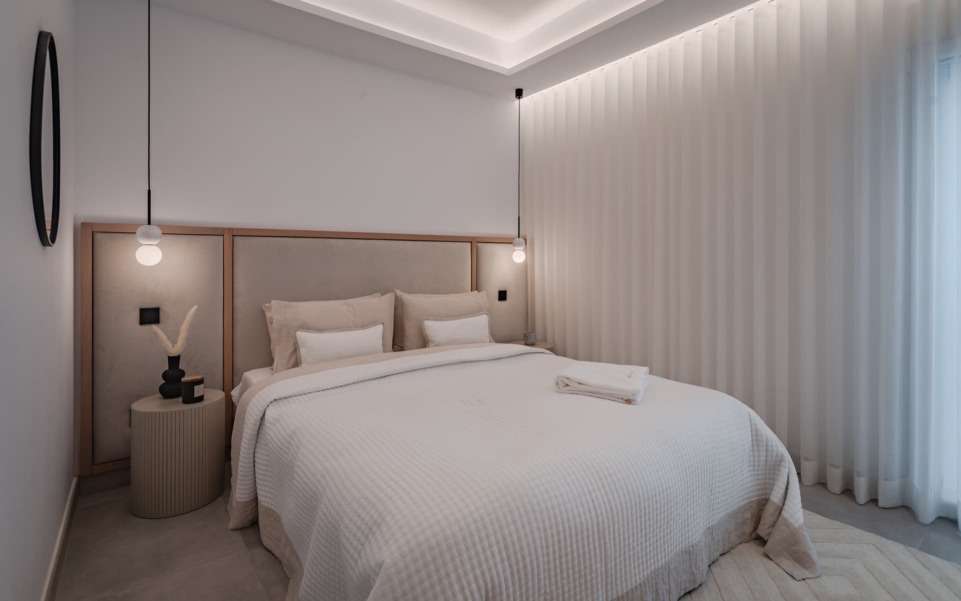 Bright and spacious fully renovated frontline duplex penthouse with panoramic views over the marina