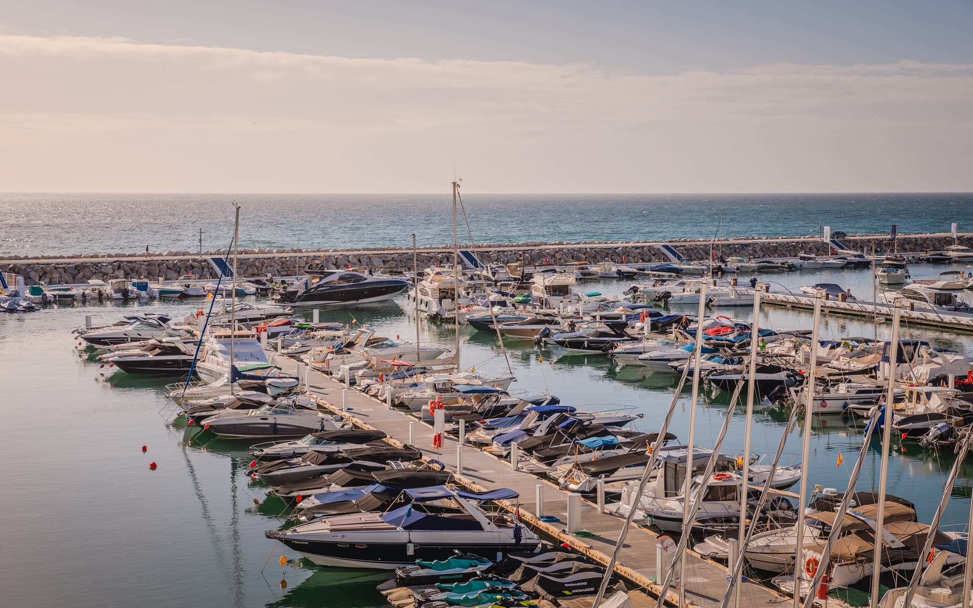 Bright and spacious fully renovated frontline duplex penthouse with panoramic views over the marina