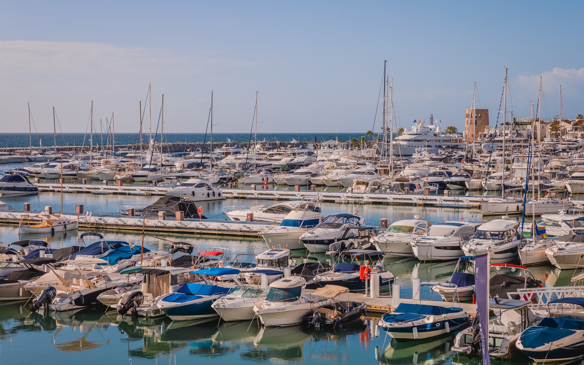 Bright and spacious fully renovated frontline duplex penthouse with panoramic views over the marina