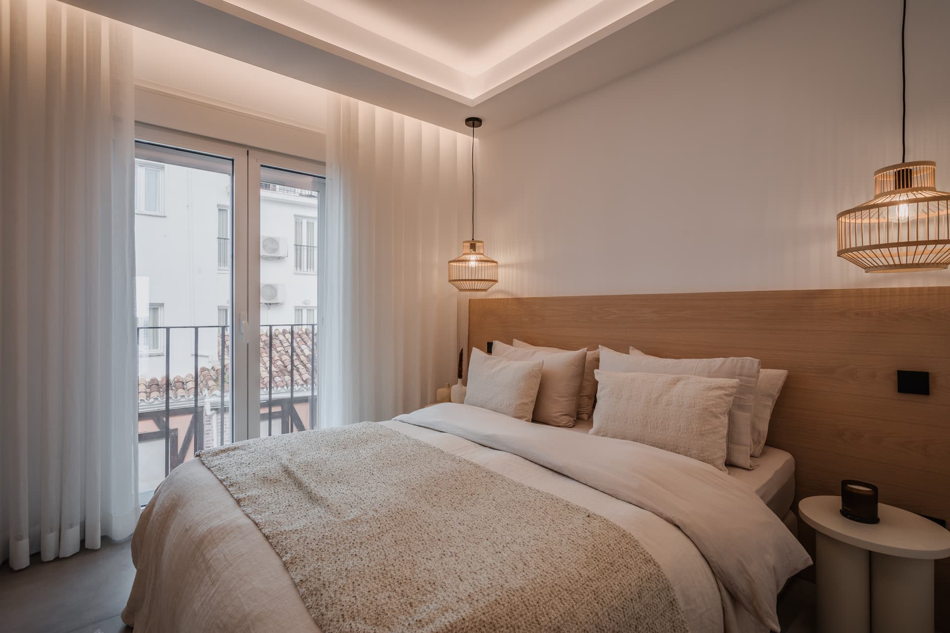 Bright and spacious fully renovated frontline duplex penthouse with panoramic views over the marina