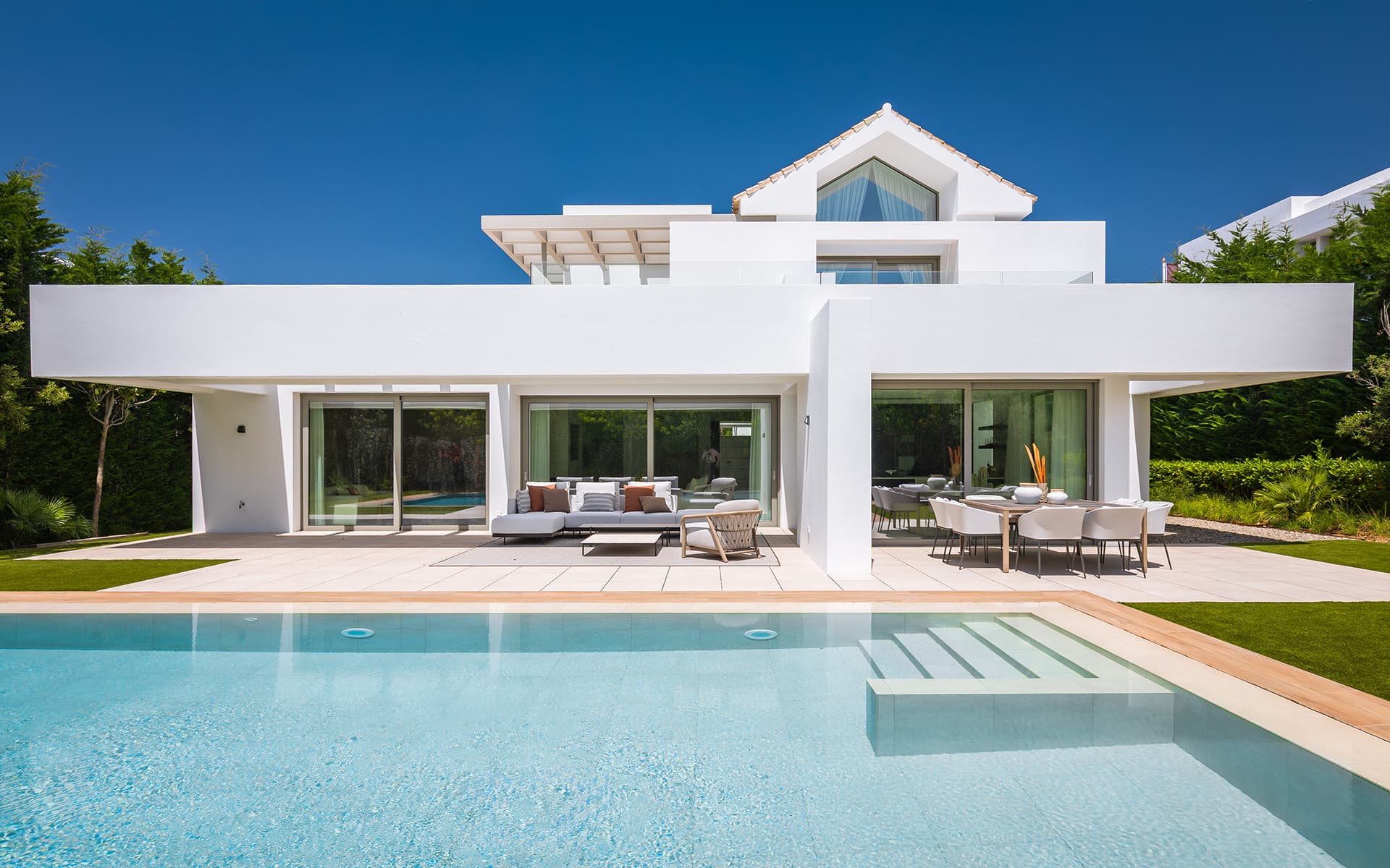Modern 5-Bedroom Villa for Sale in El Paraíso, New Golden Mile, Marbella