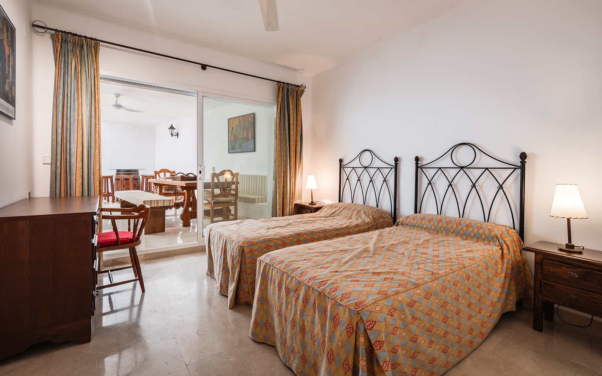 Elegant south-facing duplex with spacious terraces in Río Real, East Marbella
