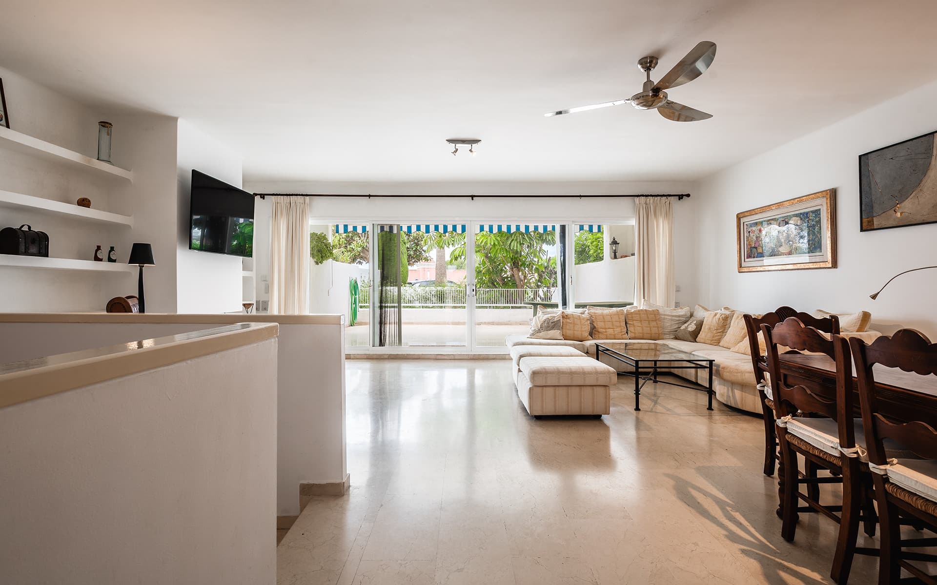 Elegant south-facing duplex with spacious terraces in Río Real, East Marbella