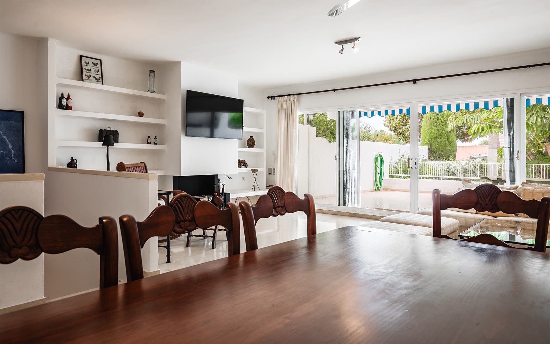 Elegant south-facing duplex with spacious terraces in Río Real, East Marbella
