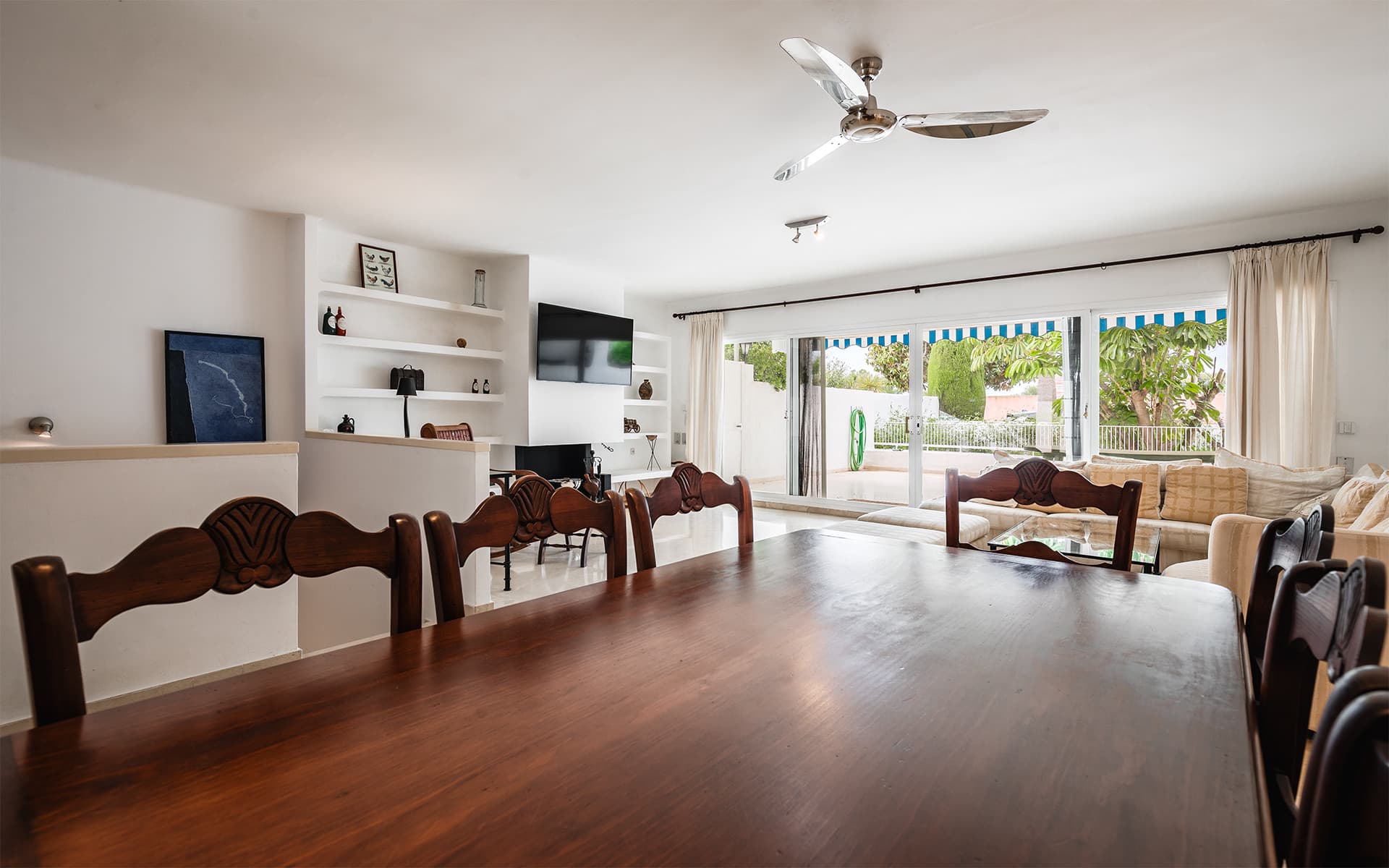 Elegant south-facing duplex with spacious terraces in Río Real, East Marbella