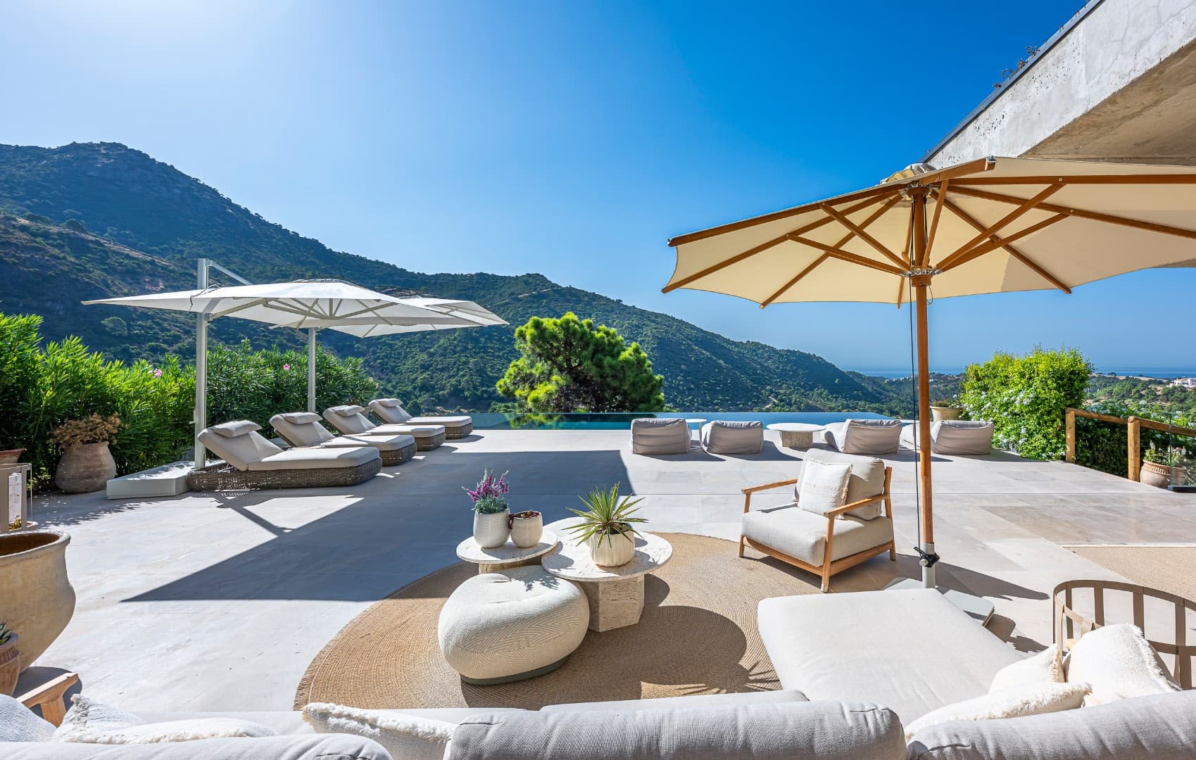 Villa Gaia - Architecture in conversation with the landscape