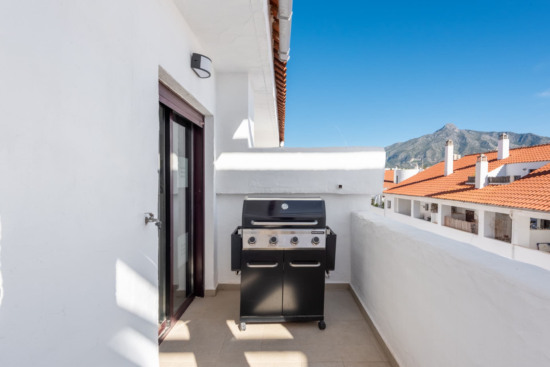 Fantastisk hörnlägenhet med 3 sovrum i La Maestranza, Nueva Andalucía