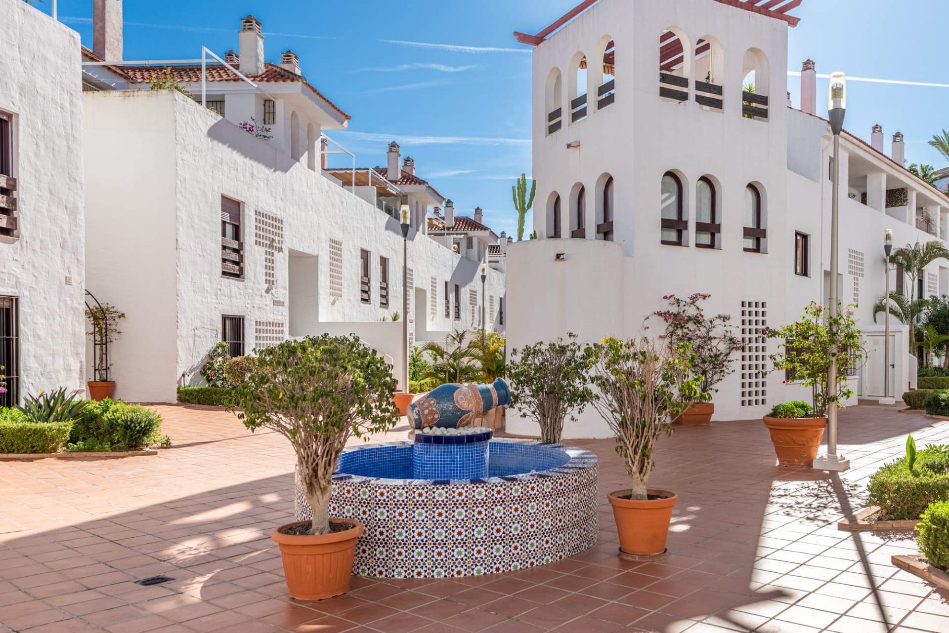 Impresionante apartamento esquinero de 3 dormitorios en La Maestranza, Nueva Andalucía