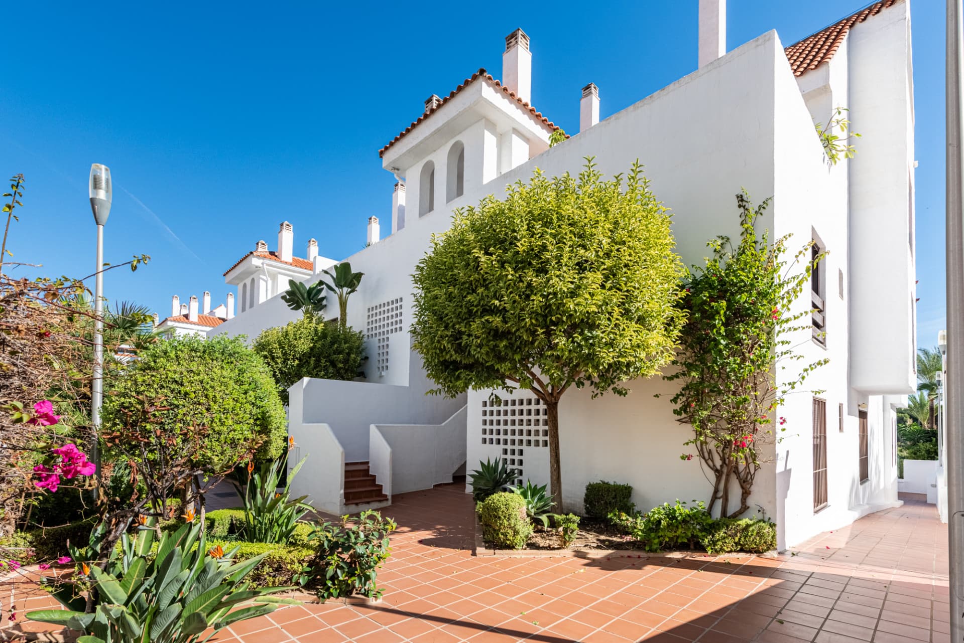 Fantastisk hörnlägenhet med 3 sovrum i La Maestranza, Nueva Andalucía