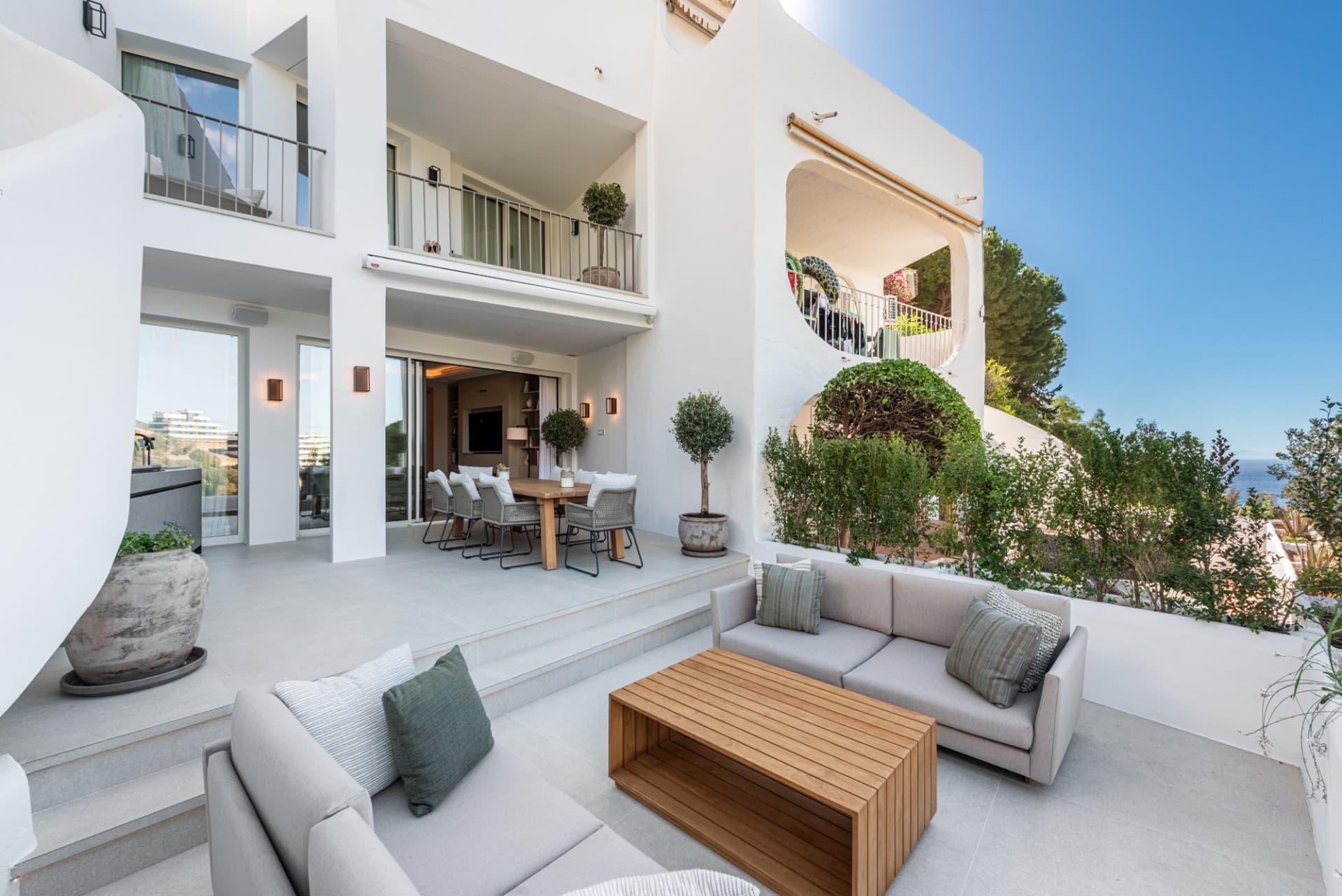Espectacular adosado totalmente reformado en Altos de Los Monteros, Marbella Este