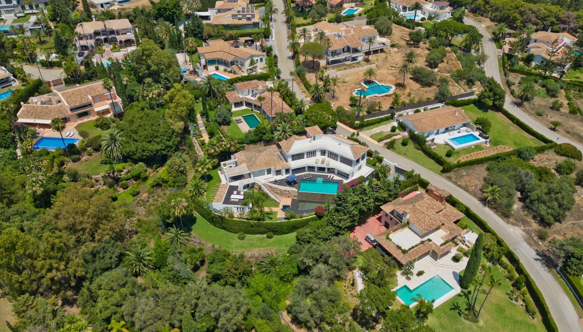 Rent-To-Buy Villa in Hacienda Las Chapas, Marbella East