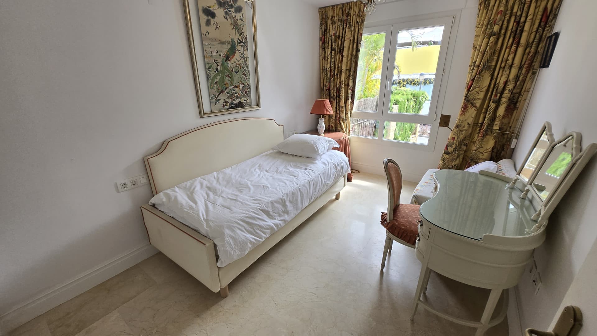 Beachside Apartment in Las Cañas Beach, Marbella Golden Mile